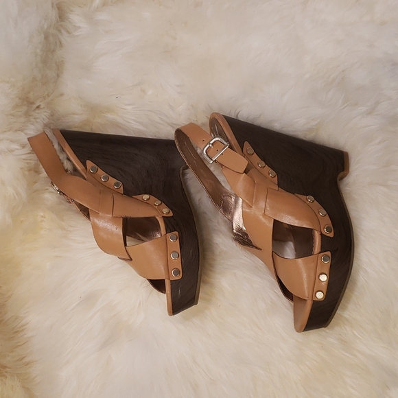 BCBGMAXAZRIA Kaden Size 7.5 Tan Platform Wedge Sandals - Picture 3 of 8